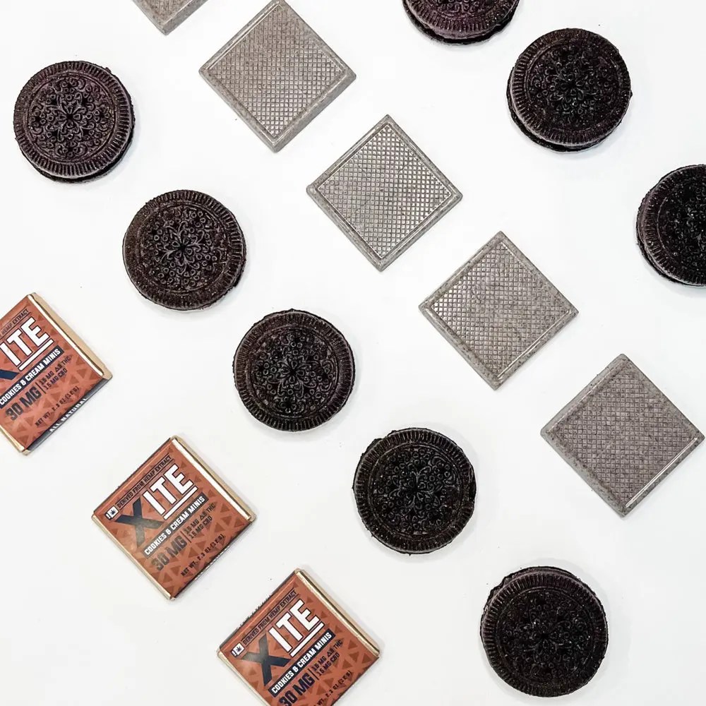 XITE Cookies and Cream chocolate square image 2